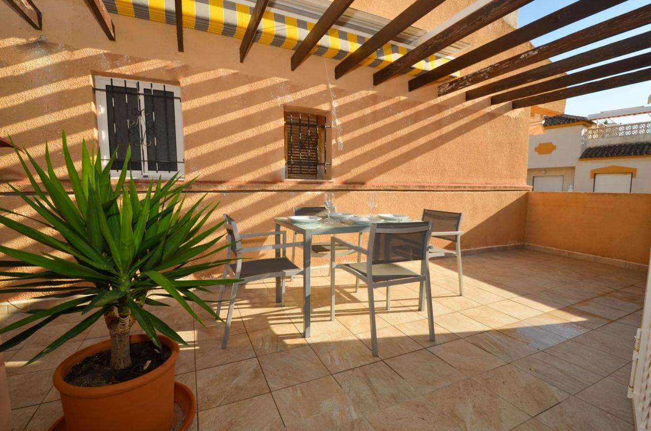 Punta Prima Pleasure With Private Parking In A Gated Community Close To The Beach Torrevieja Exterior photo
